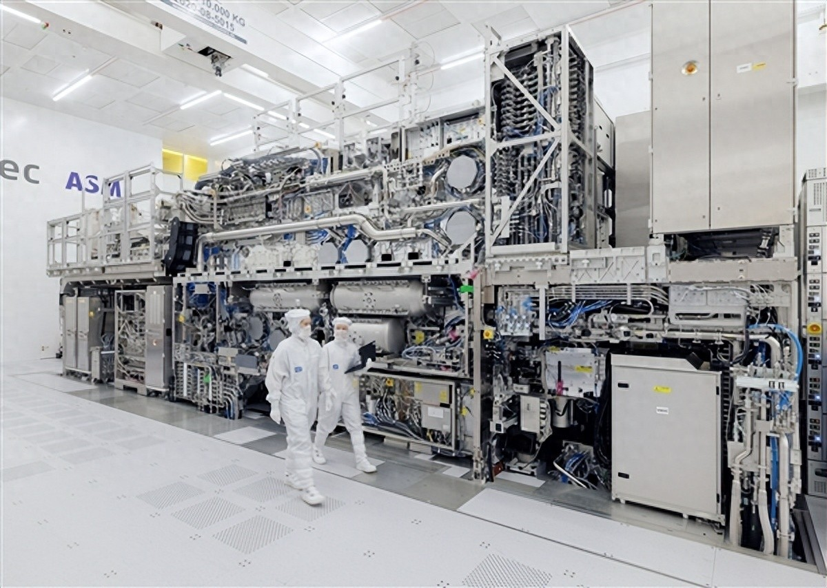 Unlocking 2nm with High-NA EUV at Intel