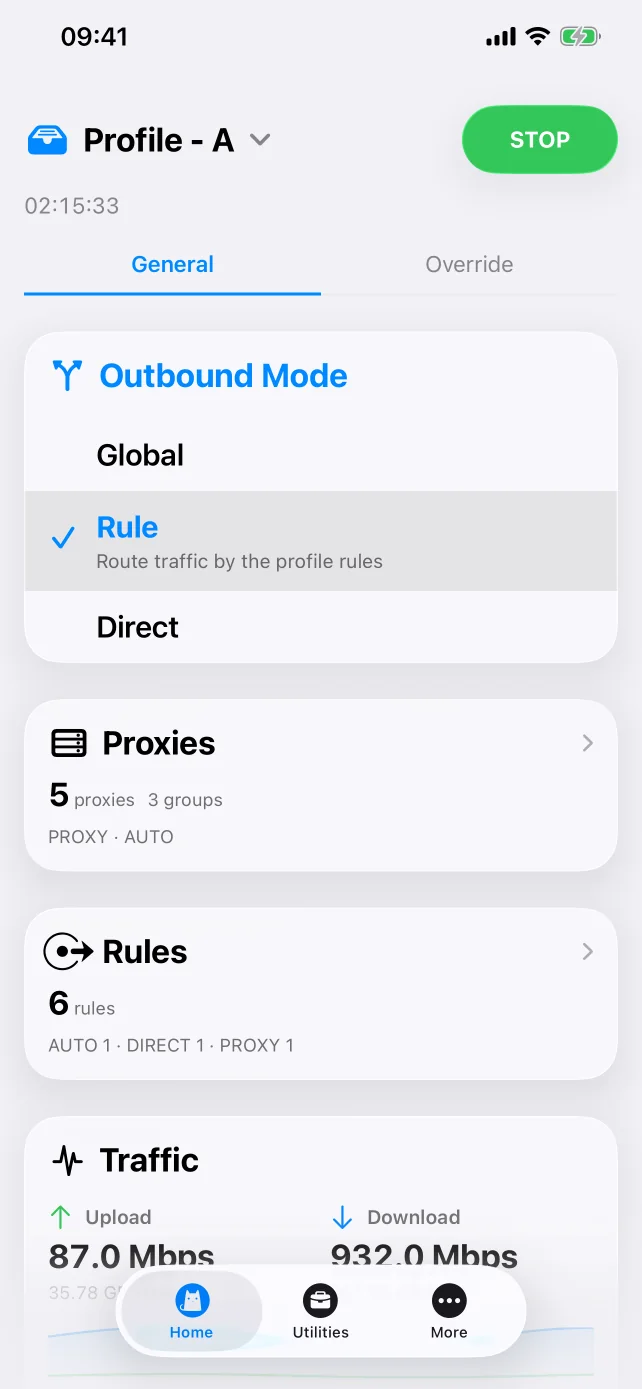 Clash iPhone 应用主界面截图：显示出站模式为规则分流，包含代理组、规则列表和实时上下行流量数据